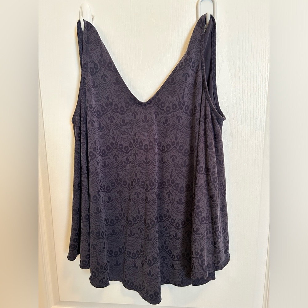 Cute swing top by Green Envelope